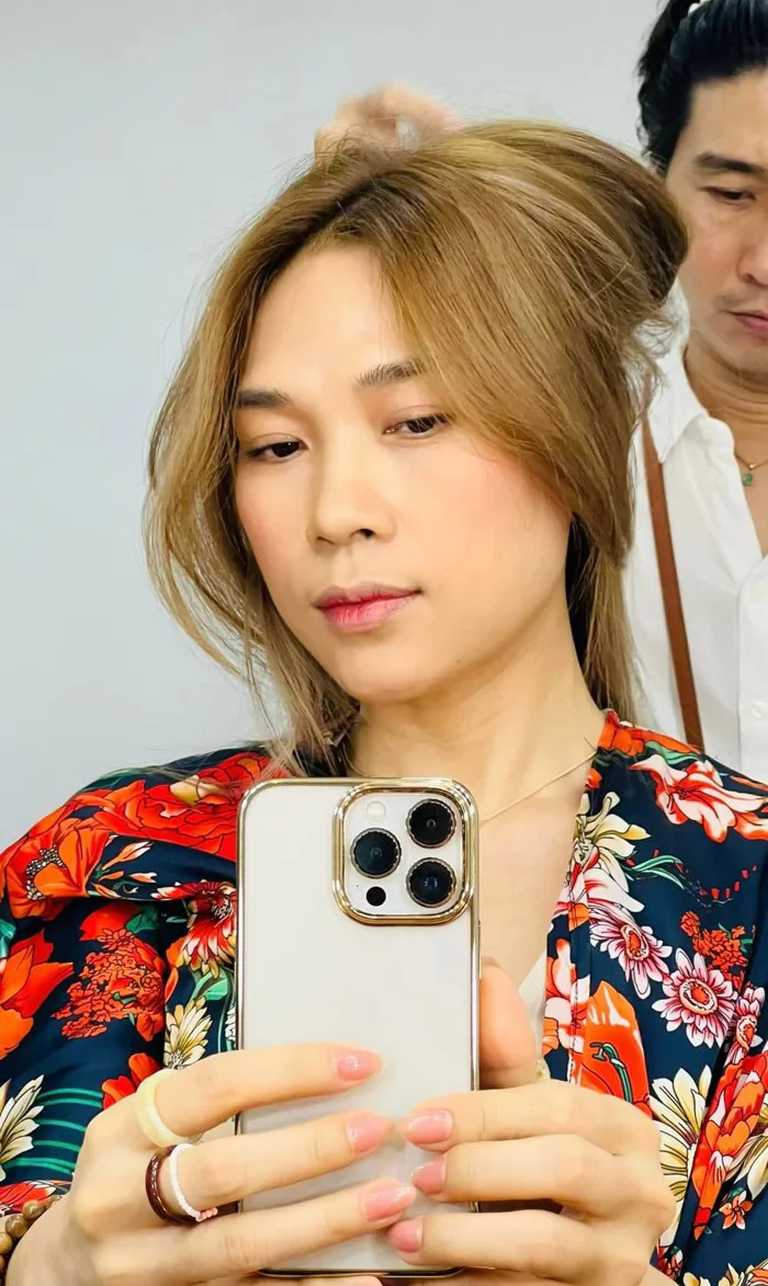 Mặt mộc tiết lộ nhan sắc thật của sao nữ 