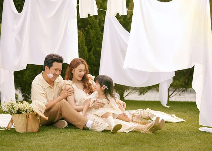 Nhã Phương khoe bộ ảnh đẹp mỹ mãn kỷ niệm 5 năm ngày cưới