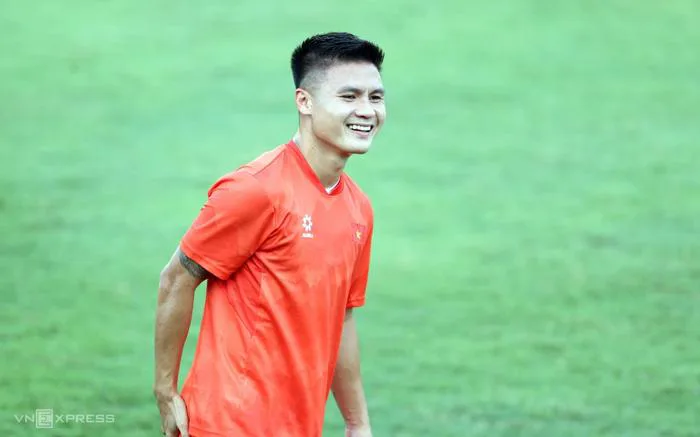 Quang Hải vui đùa trước bão chỉ trích ở ASEAN Cup - Báo VnExpress Thể thao