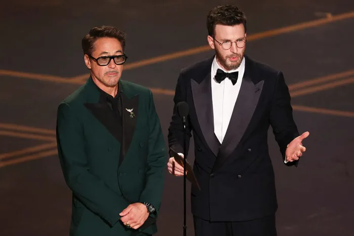 Màn tặng đồ lót trên sân khấu gây tranh cãi nhất Oscar 2026
