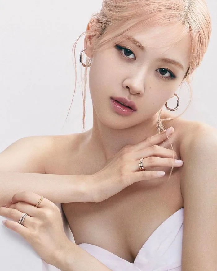 Vừa ở Việt Nam về, Rosé (BLACKPINK) đã tung ảnh khiến 9.000 fan dậy sóng Vừa ở Việt Nam về, Rosé (BLACKPINK) đã tung ảnh khiến 9.000 fan dậy sóng