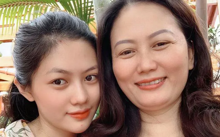 Sao Việt khoe ảnh với mẹ trong Ngày của Mẹ