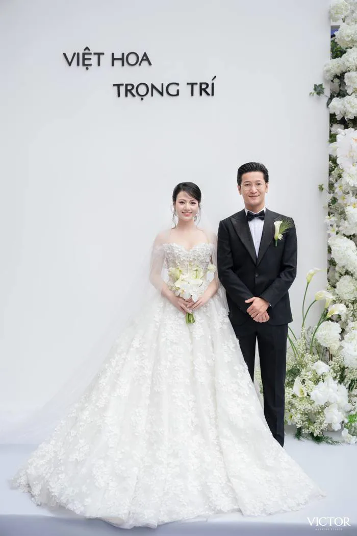 Sao Việt 16/5: Kỳ Duyên đăng ảnh Thiên Ân khóc nấc, chuyện gì đây?; 'MC đẹp nhất VTV' hóa nàng tiên cá