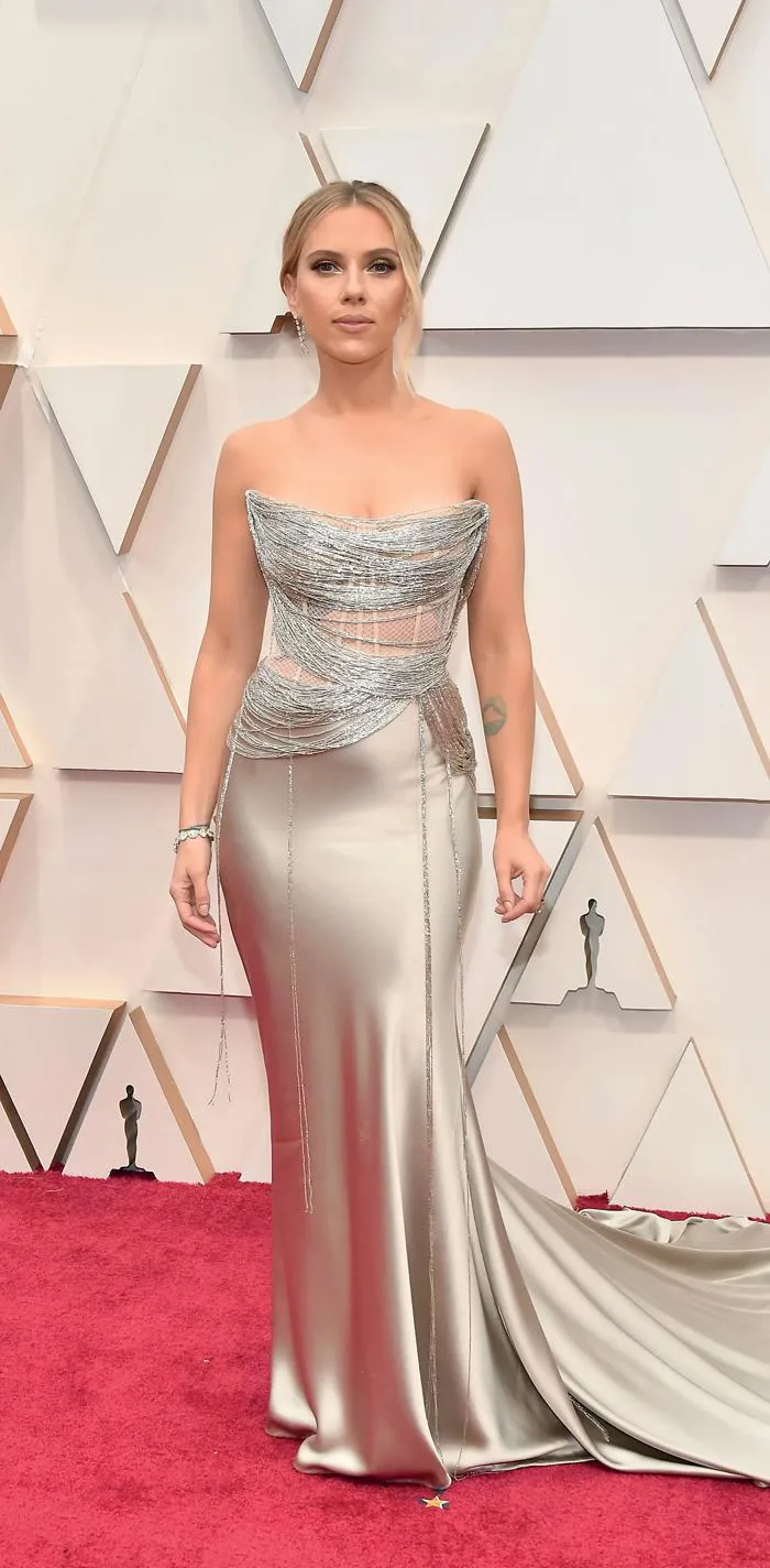 Scarlett Johansson - Nữ chiến binh từ điện ảnh đến đời thực | ELLE
