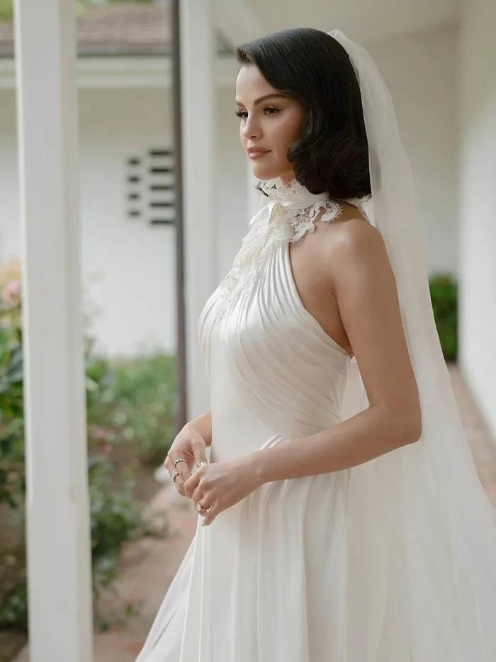 Selena Gomez tung ảnh cưới
