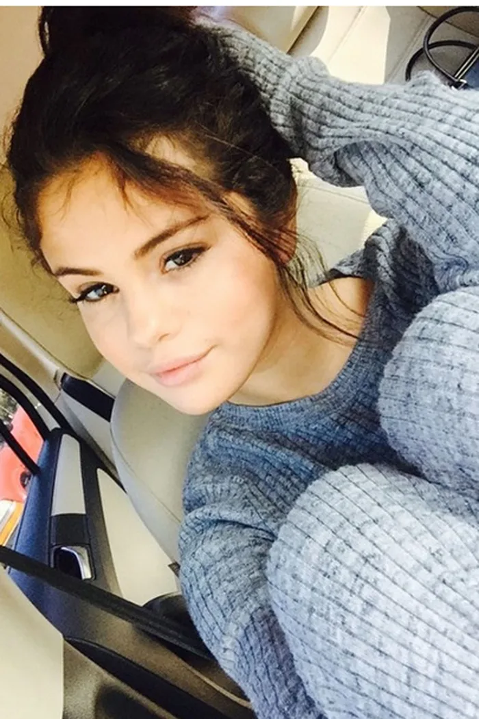 Chị đẹp Selena Gomez từng khiến cả thế giới nín thở vì 1 bức ảnh đã trở  lại: Selfie sương sương 30 phút, 2 triệu người nguyện “quỳ rạp”