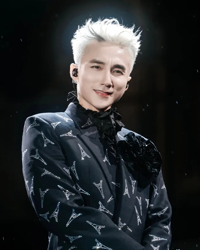 Sơn Tùng M-TP 'tẩy trắng' thành công - Saostar.vn Sơn Tùng M-TP 'tẩy trắng' thành công - Saostar.vn