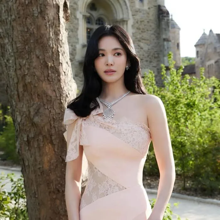 Bí quyết đằng sau vẻ đẹp của Song Hye Kyo tại sự kiện | ELLE