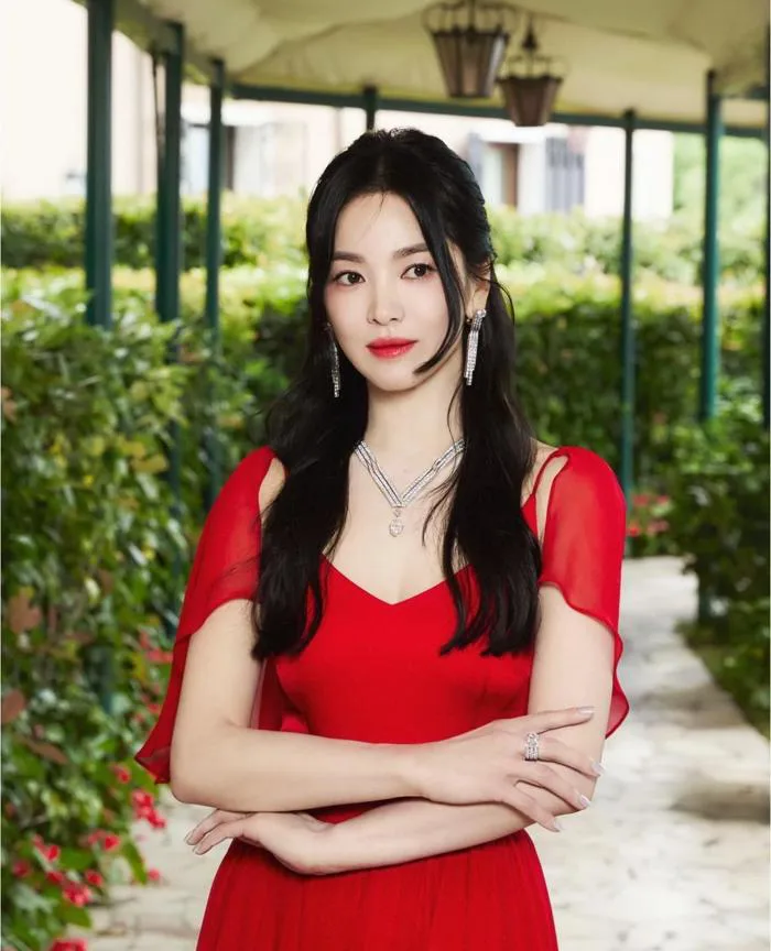 Ở tuổi 43, Song Hye Kyo vẫn là 'tượng đài nhan sắc' xứ Hàn