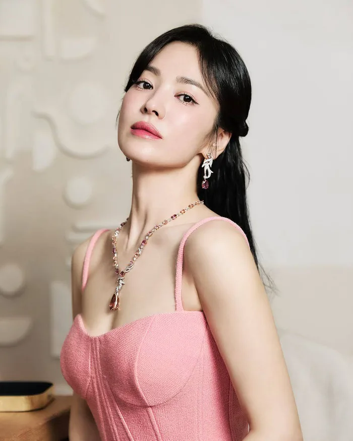 Song Hye Kyo trở lại với hình ảnh mới gây ngỡ ngàng - Saostar.vn