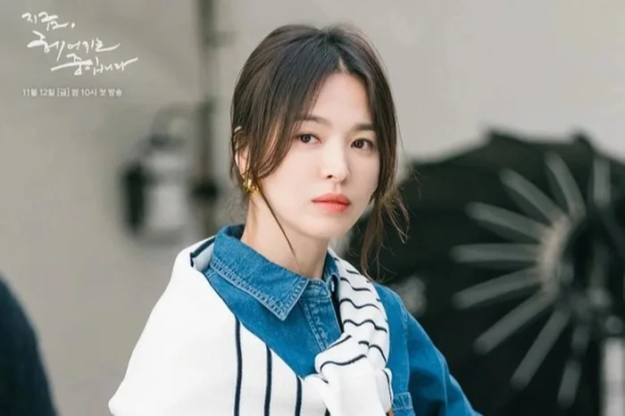 Báu vật nhan sắc như Song Hye Kyo liệu có thể lột xác?