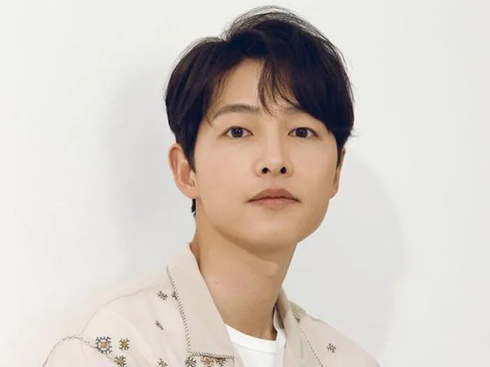 Song Joong Ki với style trẻ trung, phong độ