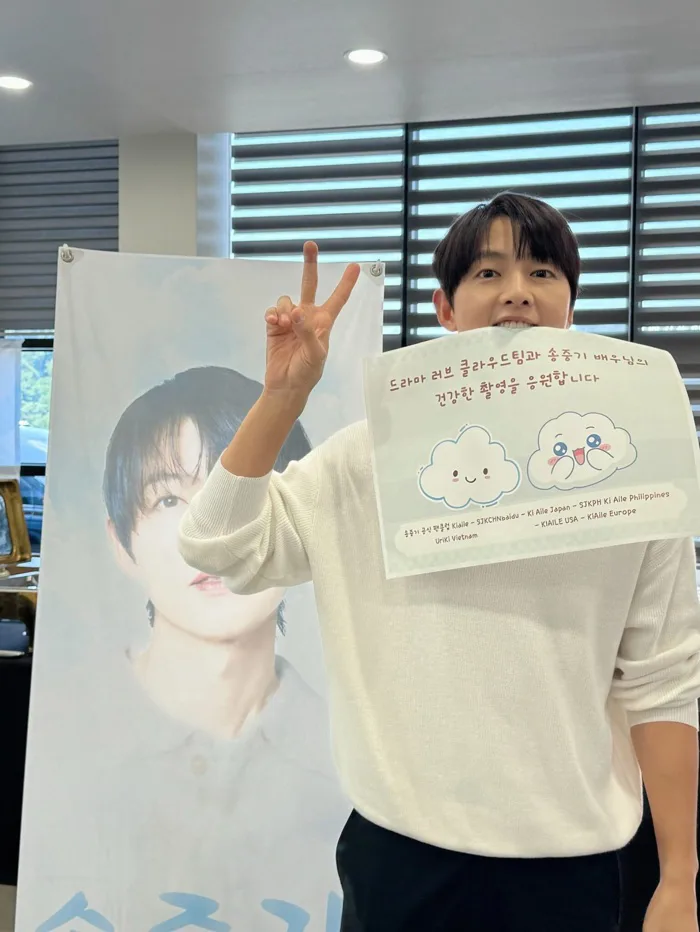 Song Joong Ki xuất hiện với trạng thái không ngờ giữa tin đồn ly hôn vợ Tây