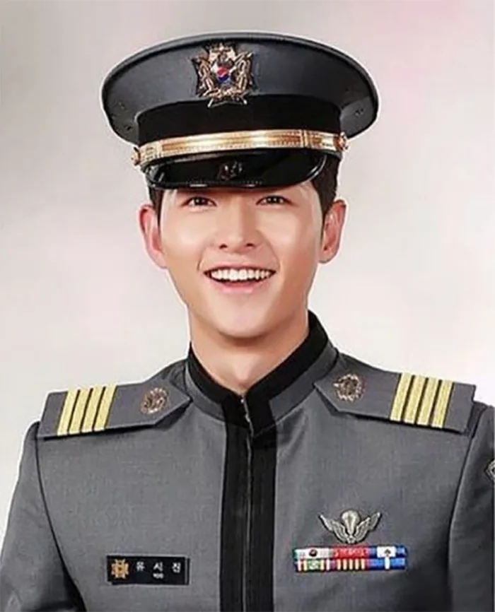 Ảnh Song Joong-gi mặc đồng phục sĩ quan được công bố : Korea.net : The  official website of the Republic of Korea