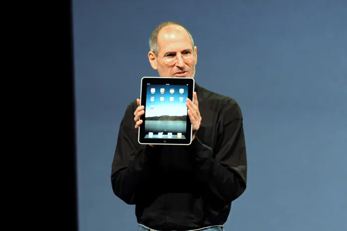 Tập tin:Steve Jobs with the Apple iPad no logo.jpg – Wikipedia tiếng Việt