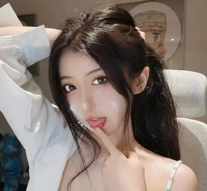Vướng tin đồn tai hại, nữ streamer nổi tiếng rơi vào khủng hoảng phải tuyên bố điều đau lòng