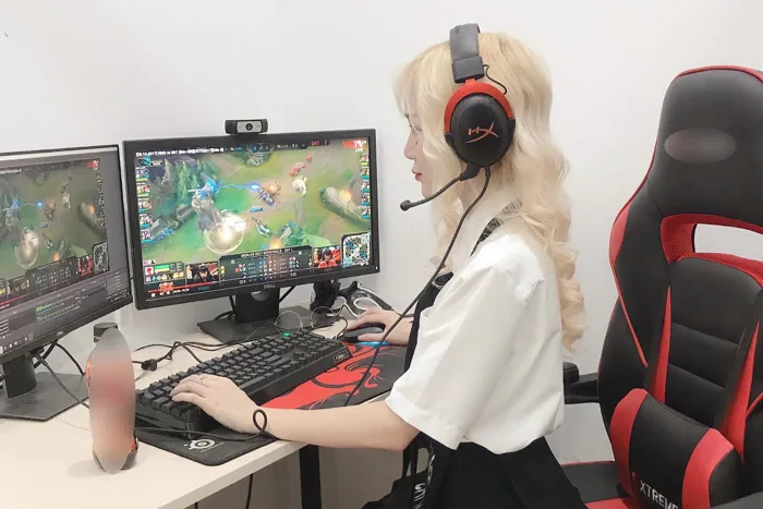 Giới trẻ đổ xô làm streamer vì dễ kiếm tiền, dễ nổi tiếng?
