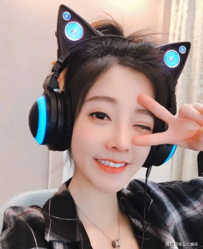 Nữ streamer nổi tiếng từng kiếm 100 tỷ/năm bị tố đụng dao kéo