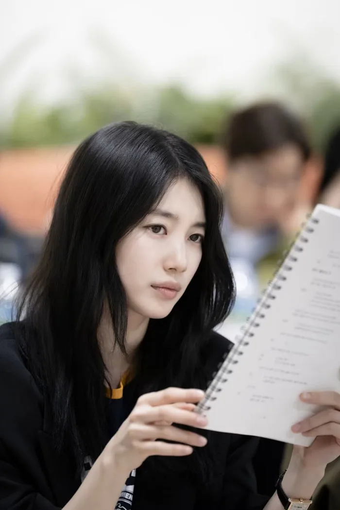 Mặt mộc gây sốc của Suzy