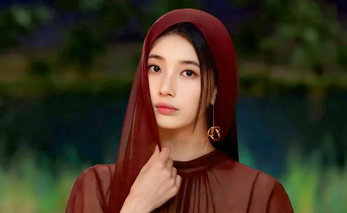 Suzy sống dựa vào nhan sắc mãi không biết ngại à?