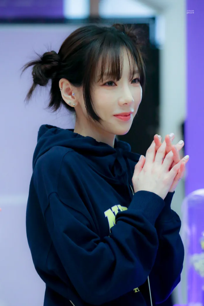 Ngược đời Taeyeon (SNSD) tự đăng ảnh thì gầy gò phát hoảng, fan chụp vội  lại lung linh miễn chê