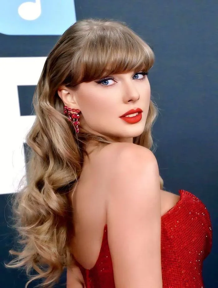 Giới thiệu về Taylor Swift bằng tiếng Anh ngắn gọn, dễ hiểu nhất