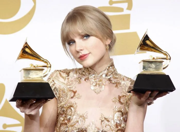Taylor Swift 28 tuổi: 280 triệu USD, 286 giải thưởng và 17 bạn trai