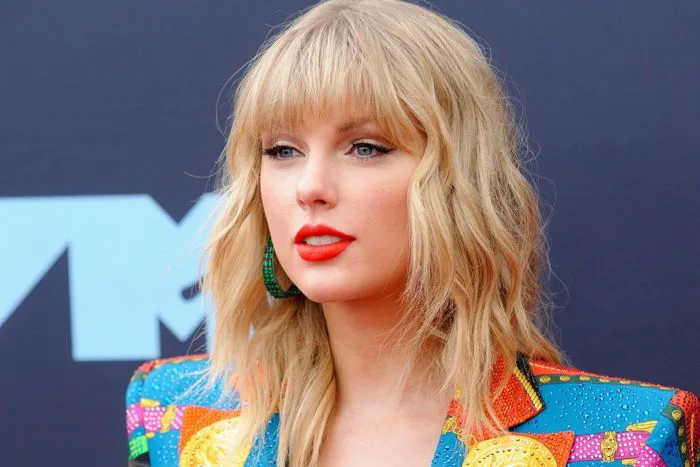 Taylor Swift gây ấn tượng với xu hướng làm đẹp mùa hè
