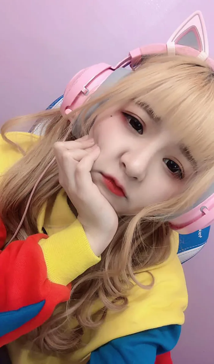 Những hình ảnh xinh đẹp hút mắt của nữ streamer Mèo 2k4, lộ hình xăm đặc biệt