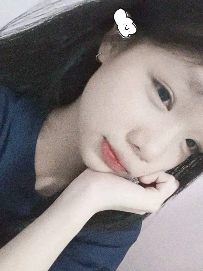 Ảnh gái xinh 2k7 – Bộ sưu tập hình ảnh cute, che mặt và đeo kính