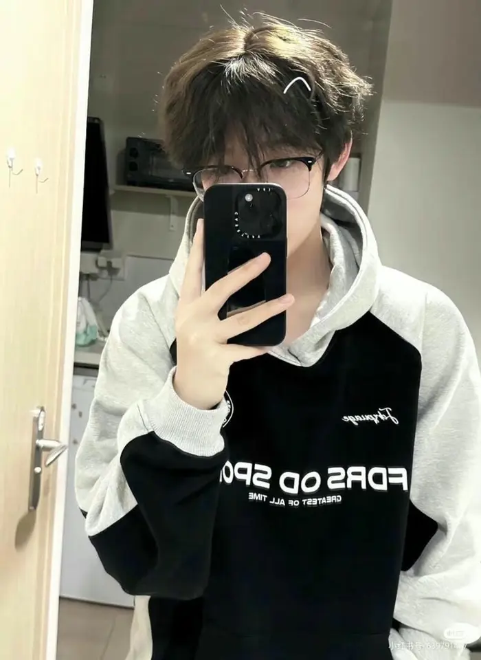 201 Ảnh trai đẹp mặc áo hoodie đẹp mê mẩn, ai nhìn cũng mê Mới Nhất