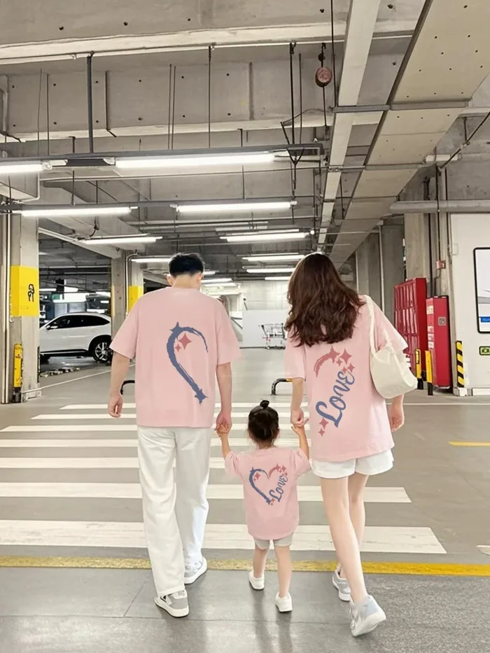 Bộ áo thun tay ngắn gia đình đẹp, áo phông in hình trái tim thời trang, áo chụp ảnh gia đình đi biển mùa hè.