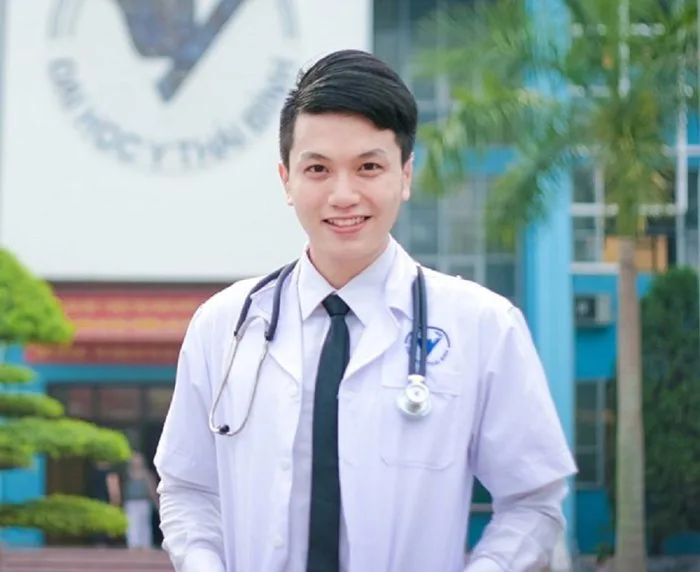 Ảnh: 'Hồn siêu phách lạc' trước vẻ đẹp vạn người mê của các bác sĩ nam thần