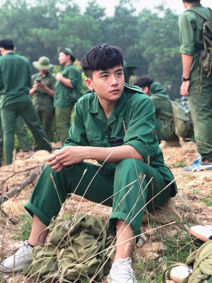 Những hot boy mặc đồ quân sự với gương mặt điển trai gây chú ý | Báo Dân trí