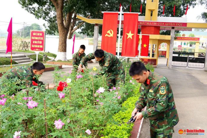 Doanh trại đẹp từ bàn tay bộ đội