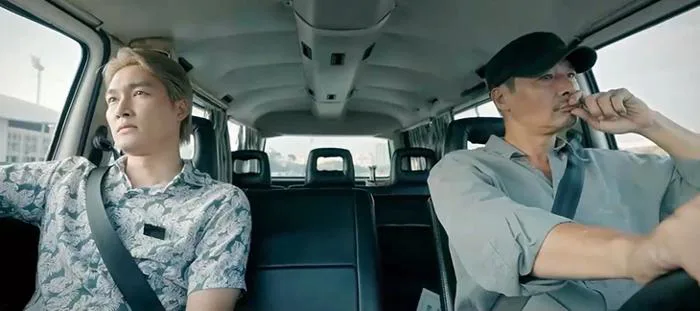 Những chặng đường bụi bặm không drama, hai người đàn ông và một đứa trẻ, vẫn cuốn - Tuổi Trẻ Online