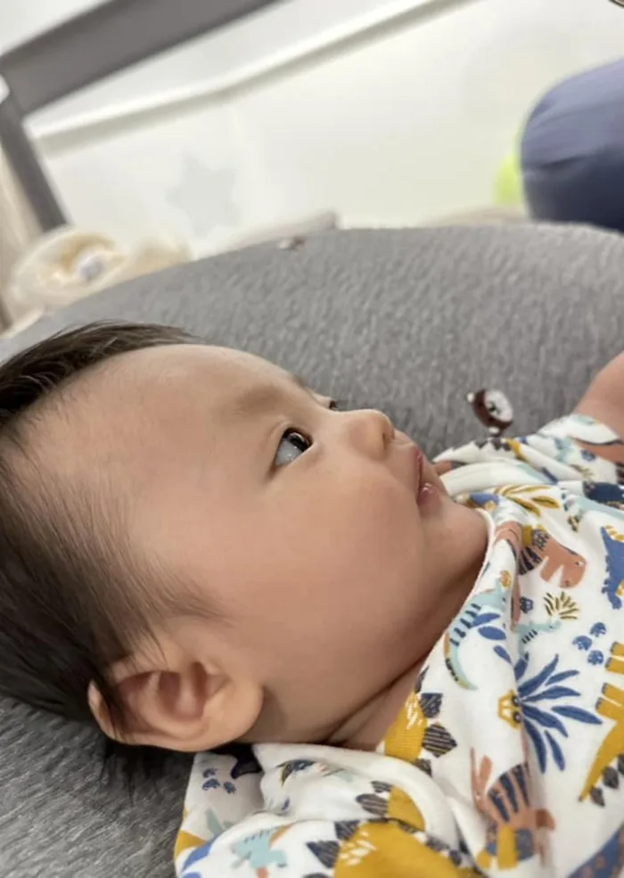 Đàm Thu Trang khoe ảnh cận mặt quý tử, Cường Đô la khen 'đẹp trai nhất nhà'