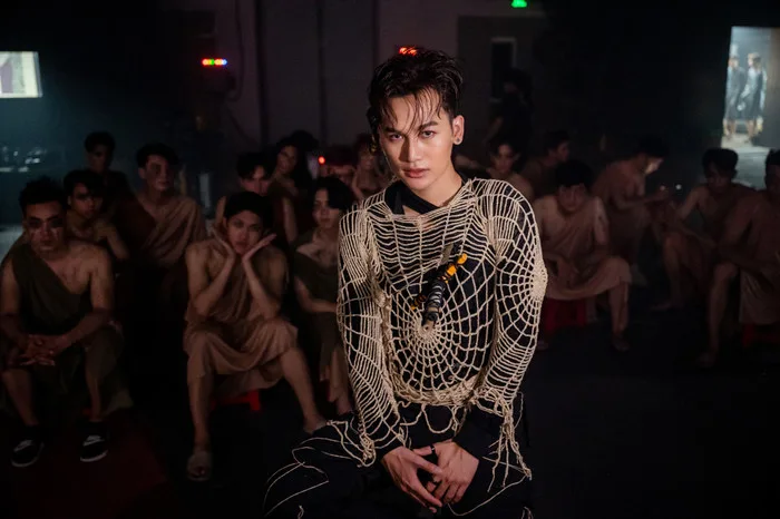 Ali Hoàng Dương cùng dàn trai đẹp cosplay MONO hát hò - Saostar.vn