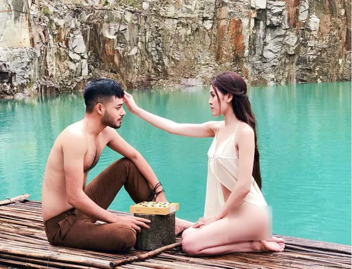 Ngắm vẻ đẹp lai Tây của chàng trai trong loạt ảnh khoe thân gây tranh cãi ở Đà  Lạt