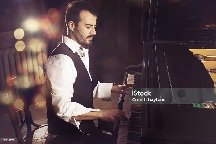 Người Chơi Piano Đẹp Trai Hình ảnh Sẵn có - Tải xuống Hình ảnh Ngay bây giờ  - Dương cầm - Bàn phím âm nhạc, Nghệ sĩ dương cầm - Người đánh