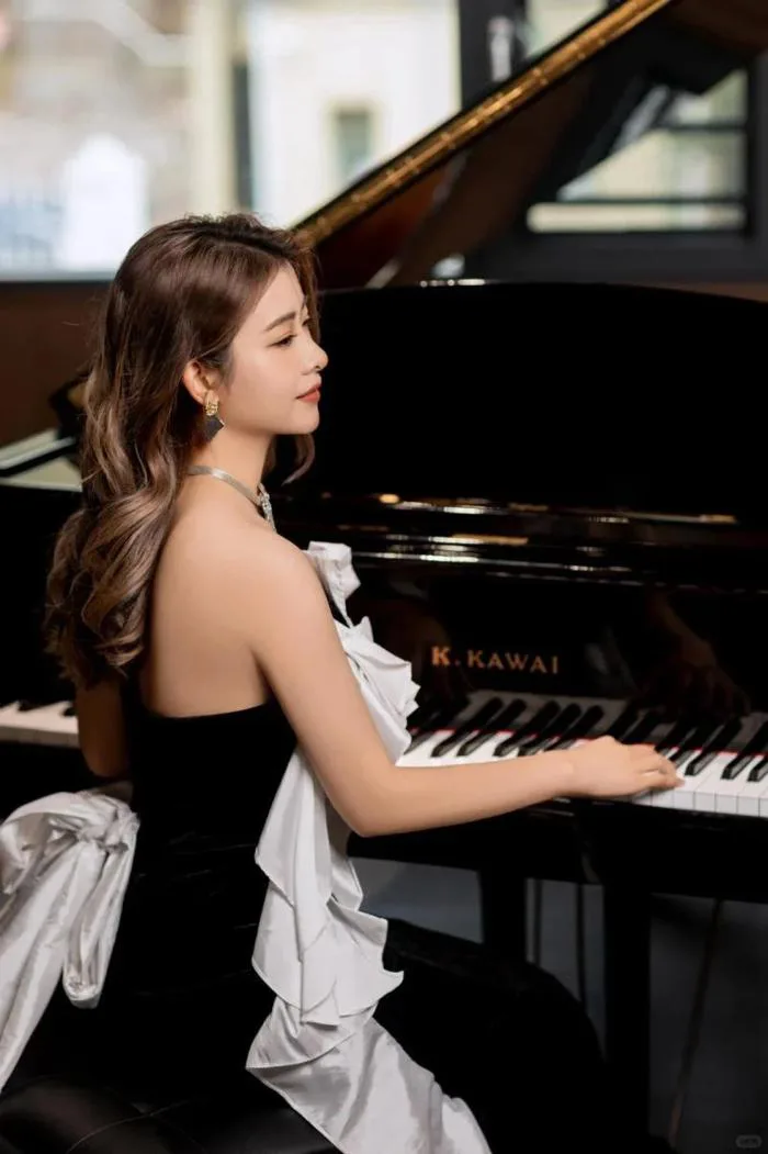 20+ cách chụp ảnh với piano lãng mạn, nghệ thuật và thu hút