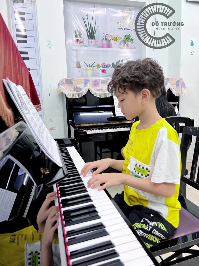 Hướng Dẫn Tư Thế Ngồi Chơi Đàn Piano Chuẩn Và Đẹp - Đô Trưởng