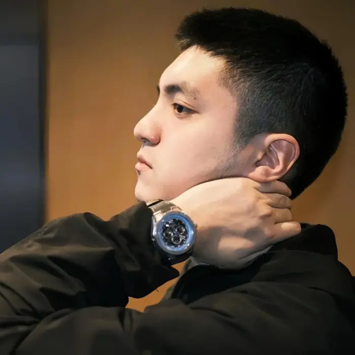 Nam đeo đồng hồ tay nào lịch sự và hợp phong thủy? - L'ORE Watch
