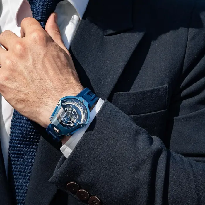Nam đeo đồng hồ tay nào lịch sự và hợp phong thủy? - L'ORE Watch