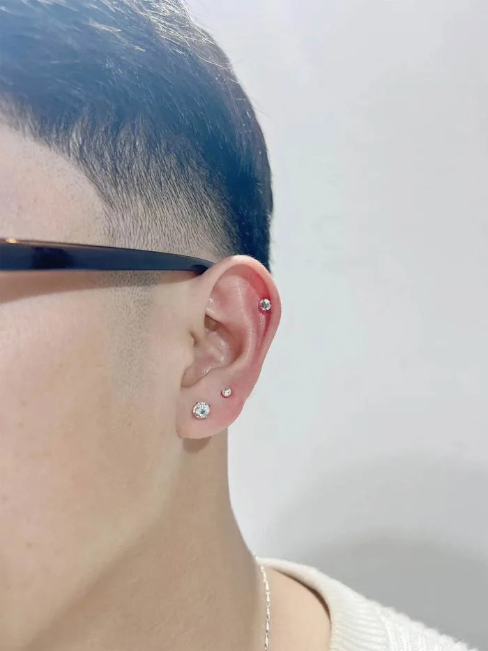 Xỏ Khuyên Tai Nam Phần Mềm