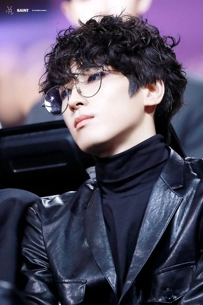 Top các nam idol điển trai khó cưỡng khi đeo kính, dàn nam thần BTS đồng loạt có tên