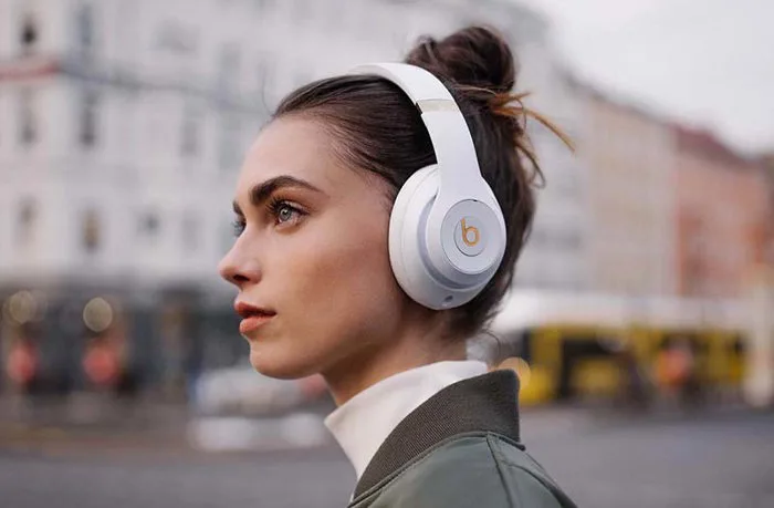 Cách đeo tai nghe Bluetooth, tai nghe có dây đúng cách