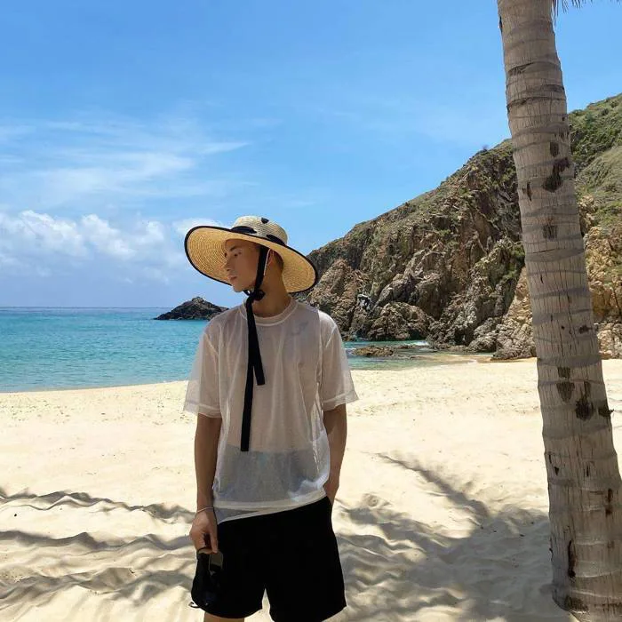 Cách Tạo Dáng Ở Biển Đẹp Cho Nam | Tự Nhiên, Nam Tính, Chuẩn Instagram –  TEZO Thời trang thương hiệu Việt.