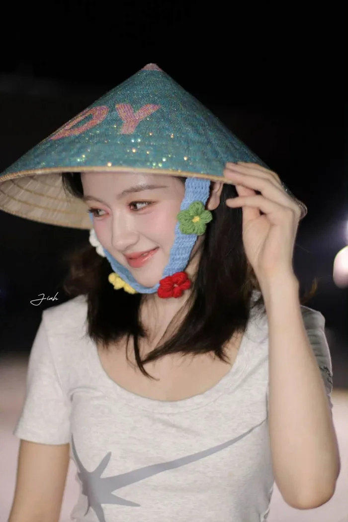 Mỹ nhân Trung Quốc đội nón lá Việt cực đẹp