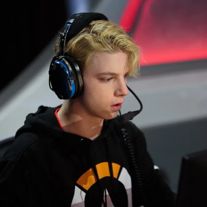 Điểm danh 7 nam thần vừa đẹp trai, vừa chơi điện tử cực đỉnh trong thế giới  esport